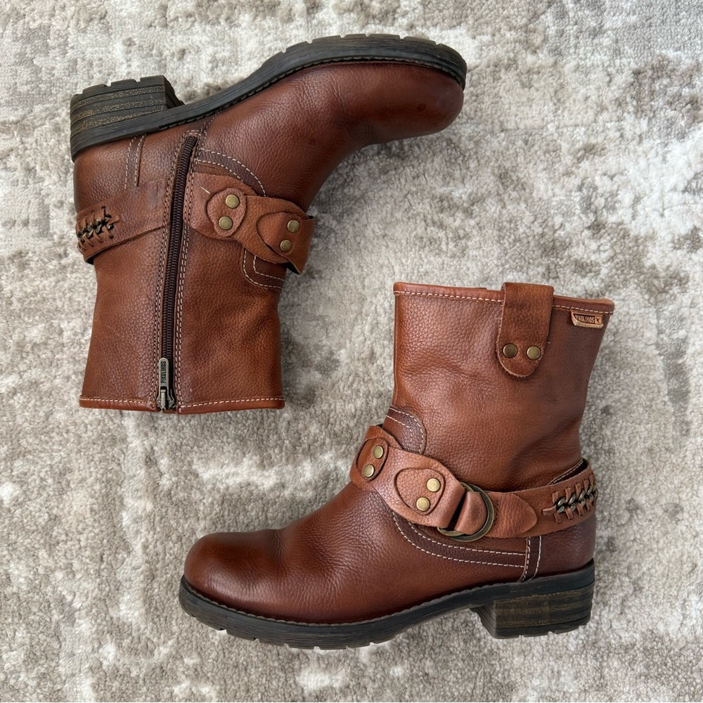 PIKOLINOS Cognac Brown Leather Buckle Moto Ankle Boots